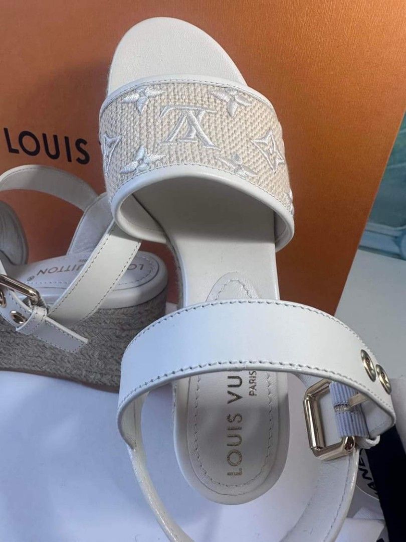 Louis Vuitton Bom Dia Flat Mules (PREORDER), Luxury, Sneakers & Footwear on  Carousell