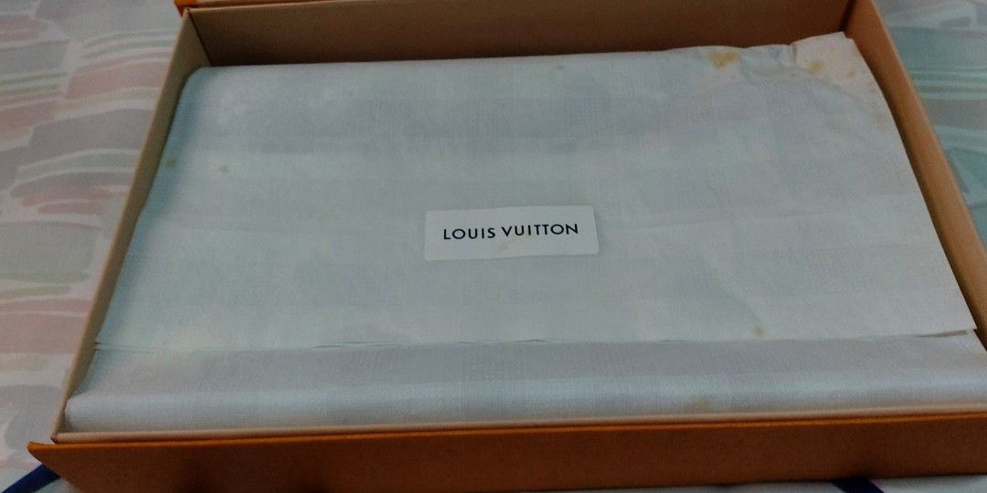 Louis Vuitton Scarf (Category: Luxury Accessories) located in Quezon City. Submitted by cyee28 (Listing ID 1247480885, Image 2). Description: LV scarf 400 Vienna.