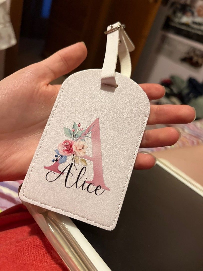 Luggage tag gift store