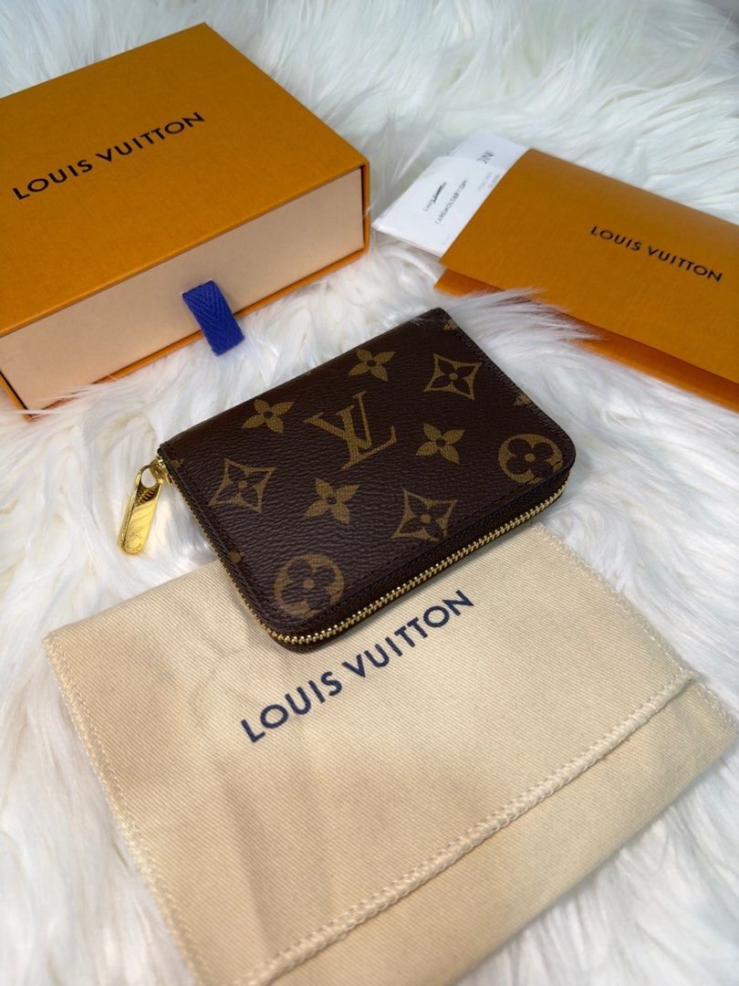 Authentic Louis Vuitton zippy coin purse Wallet, Women's Fashion, Bags &  Wallets, Purses & Pouches on Carousell