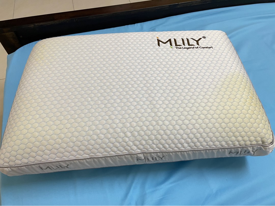 MLILY Pillow, Furniture & Home Living, Bedding & Towels on Carousell