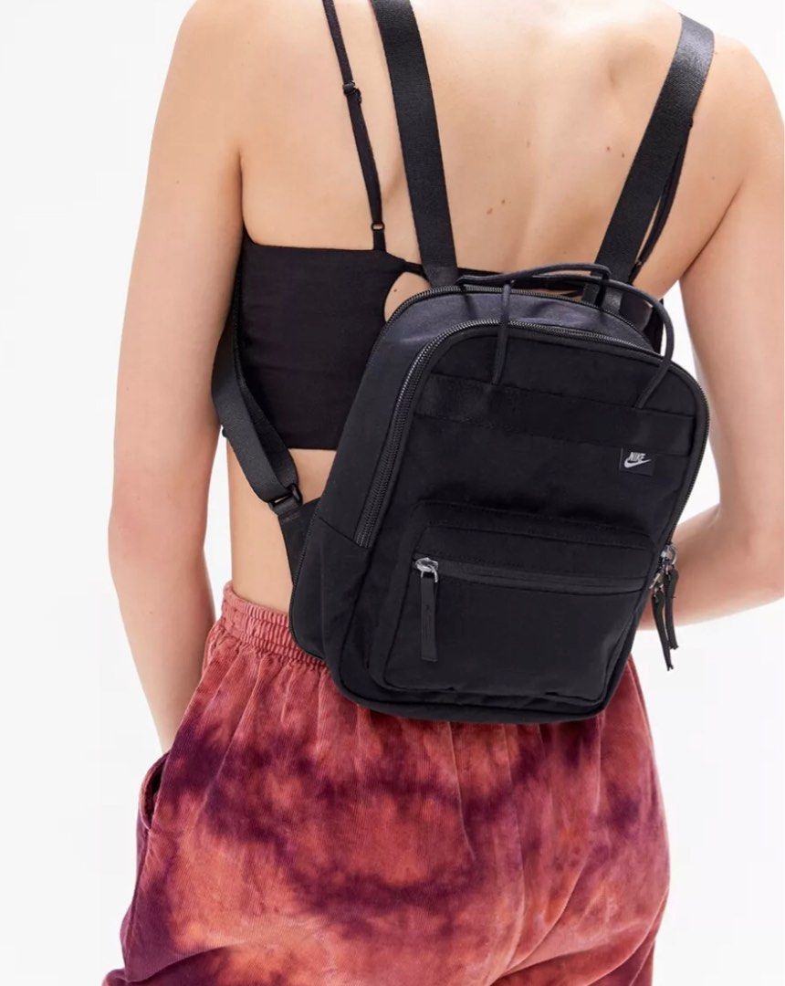 Nike black hot sale boxy mini backpack