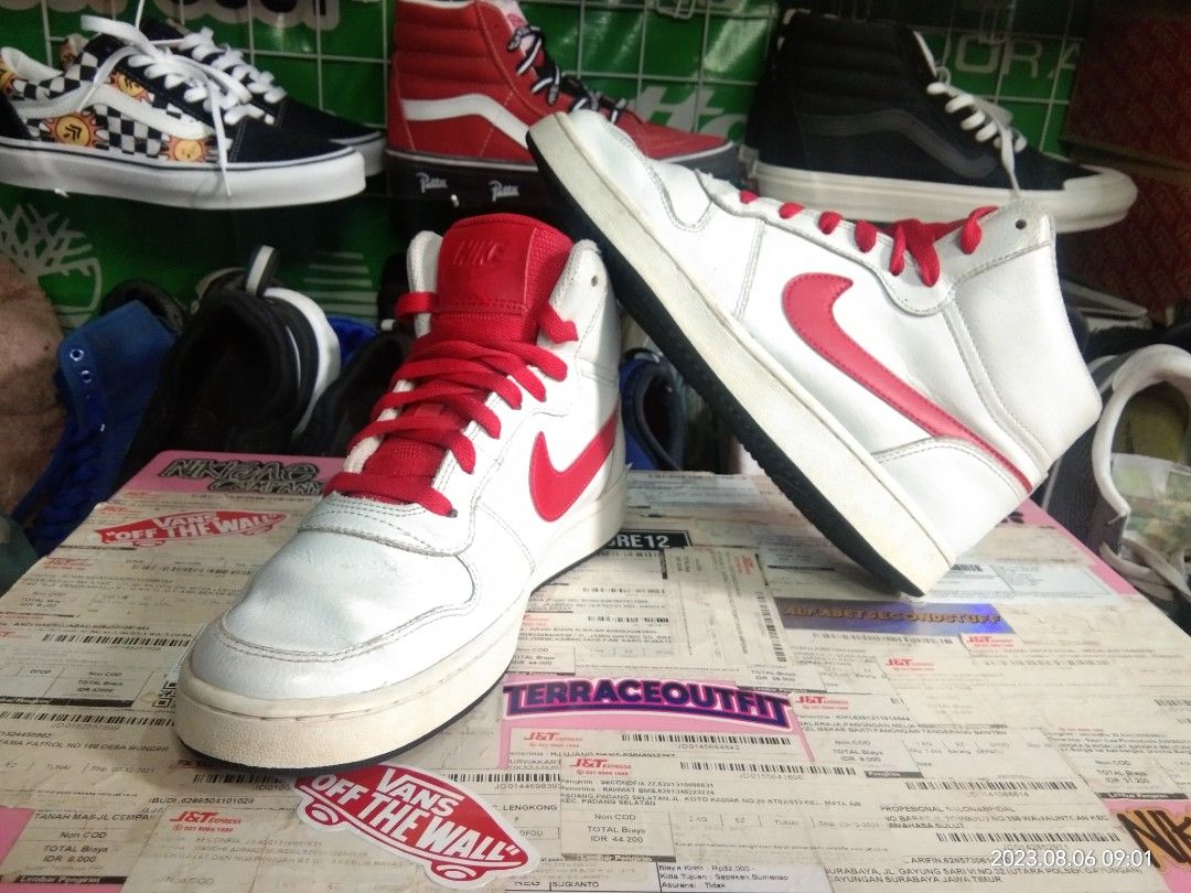 nike mid high ebernon