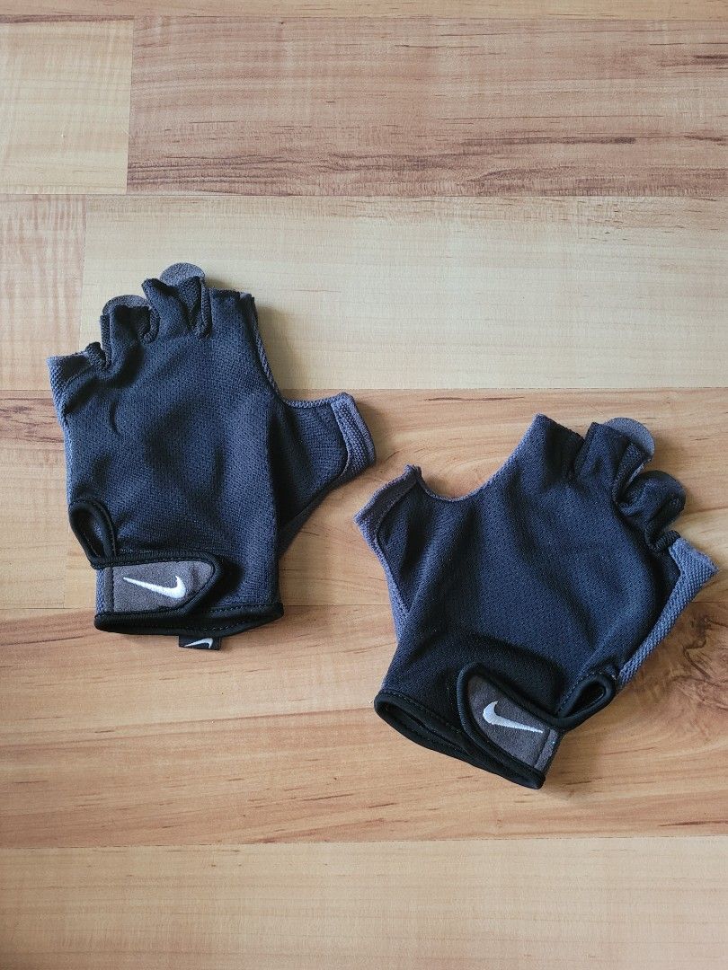 Nike men's essential online fitness gloves