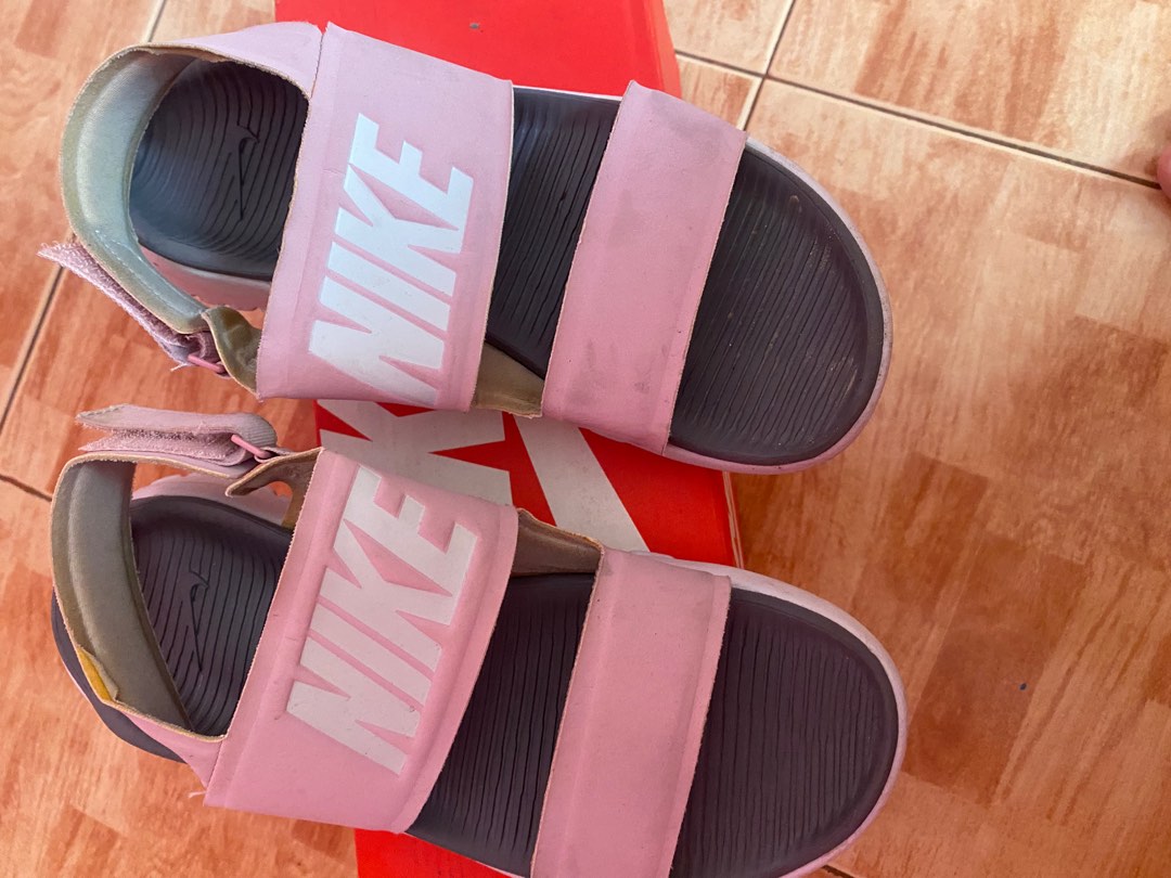 Nike tanjun store sandals hot pink