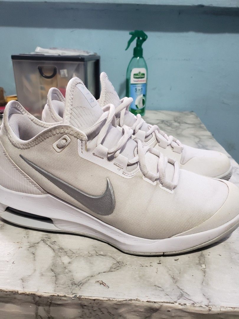 Nike Women s Rubber Shoes White Metallic Silver Workout Shoes
