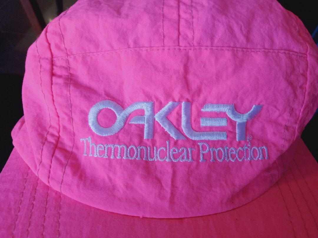 Oakley 5panel vintage flourescent cap, Men's Fashion, Watches