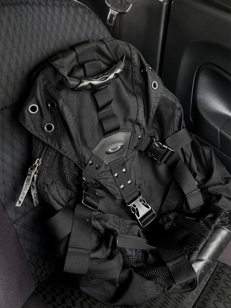 Oakley shop icon backpack