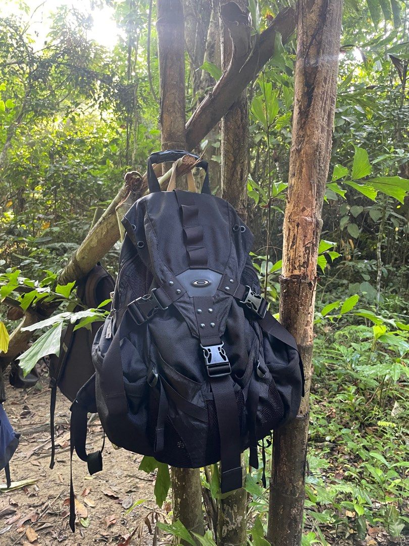 Oakley icon backpack review hot sale