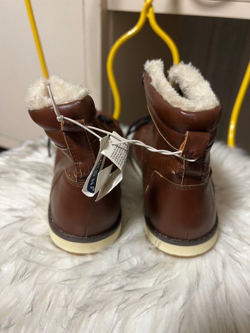 Old navy store snow boots