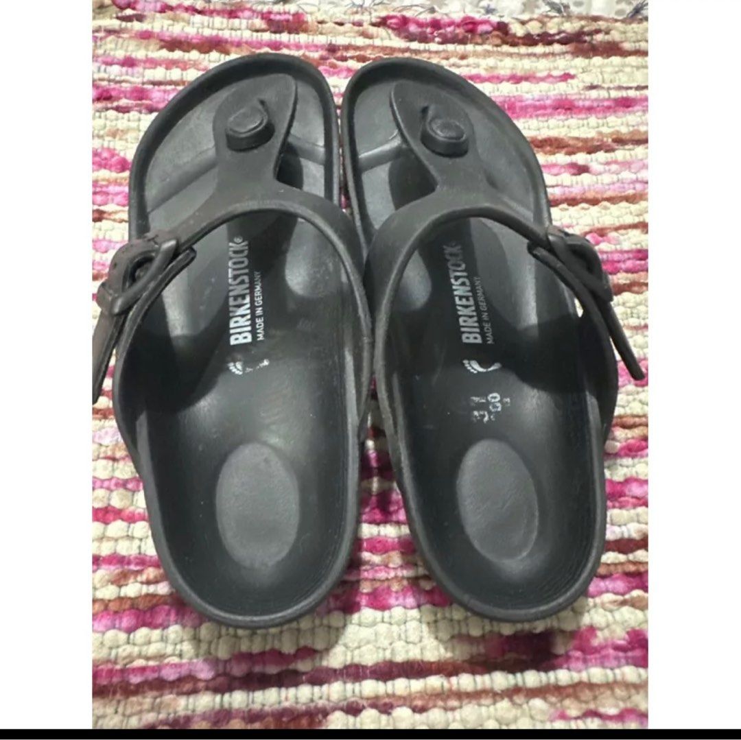 Original birkenstock for kids (Category: Babies & Kids Fashion) located in Santa Rosa. Submitted by louane157 (Listing ID 1247321590, Image 3). Description: Color black, size 31, no heel drag pm me if interested.