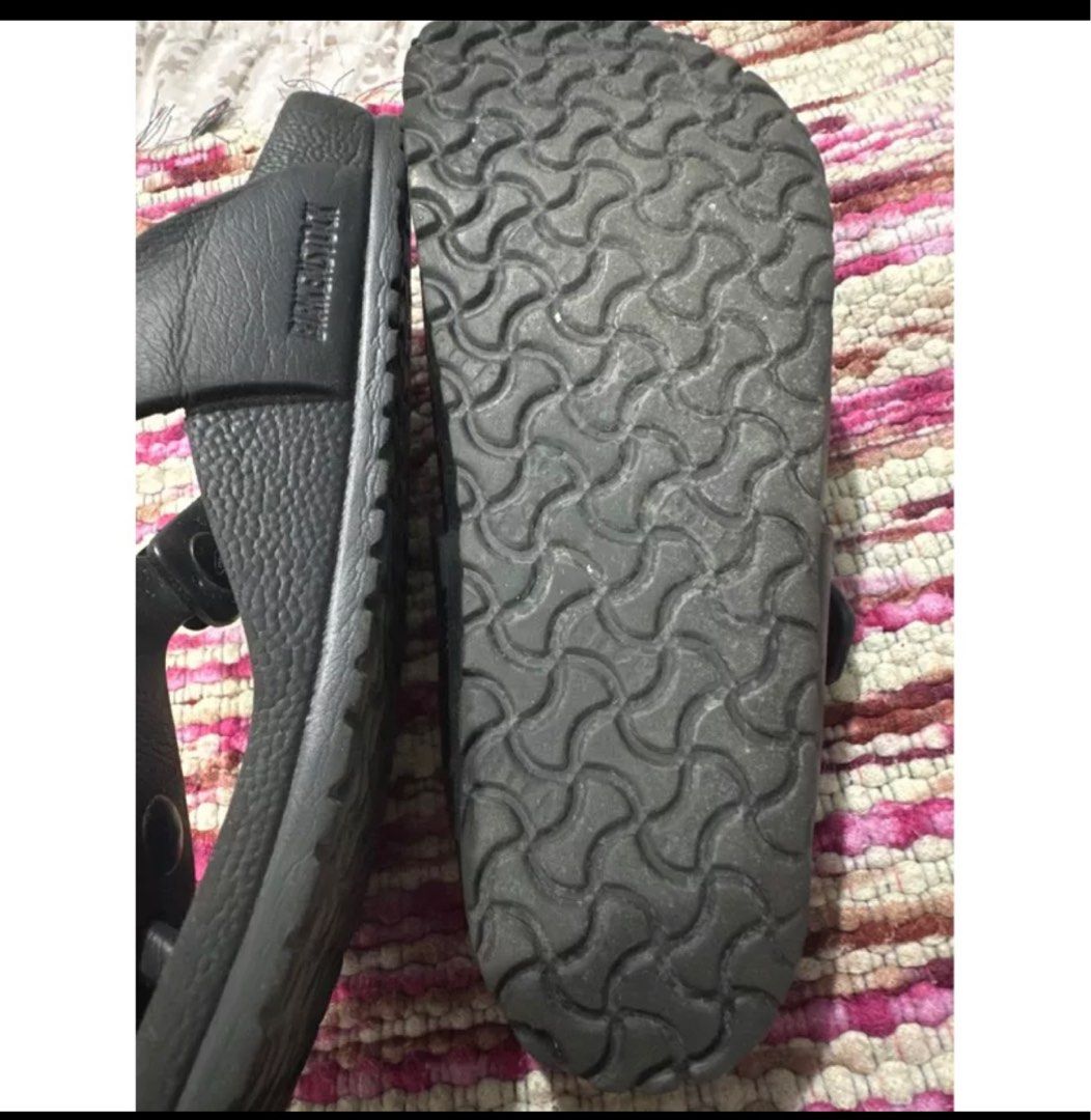 Original birkenstock for kids (Category: Babies & Kids Fashion) located in Santa Rosa. Submitted by louane157 (Listing ID 1247321590, Image 2). Description: Color black, size 31, no heel drag pm me if interested.