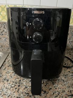 Phillips airfryer with 4.1 liter capacity.