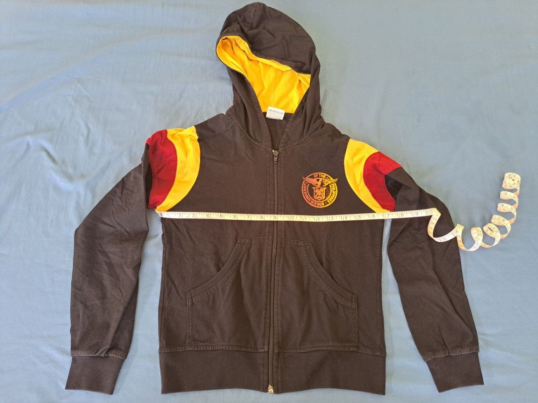 Preloved UP Maroons hoodie Jacket black (Category: Coats, Jackets and Outerwear) located in Santiago. Submitted by spree33 (Listing ID 1247368753, Image 1). Description: Preloved UP Maroons Hoodie Jacket Size M, black, no issues RFS: decluttering Take note that this is a preloved or used item so manage your expectations. Color may be different due to lighting. Please still wash thoroughly before wearing for hygiene/pandemic purposes. You may dire