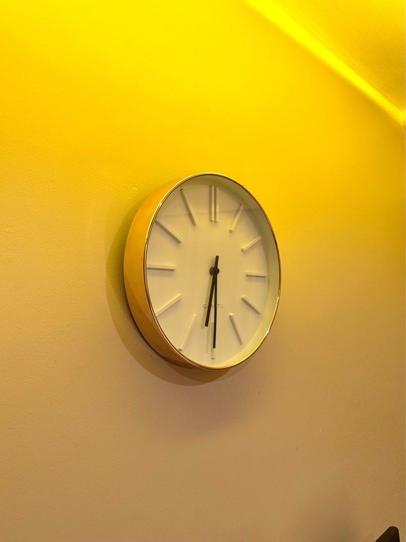 Quartz Minimalistic White Wall Clock with Gold Rim, Furniture & Home