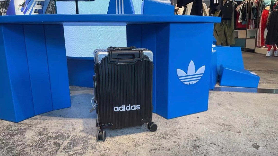 Adidas 3 stripe gadget bag top