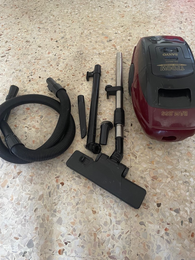 Sanyo Vacuum Cleaner with Attachments, TV & Home Appliances, Vacuum