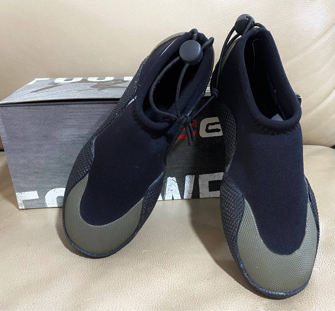 Scuba diving shoes, Sports Equipment, Sports & Games, Water Sports on