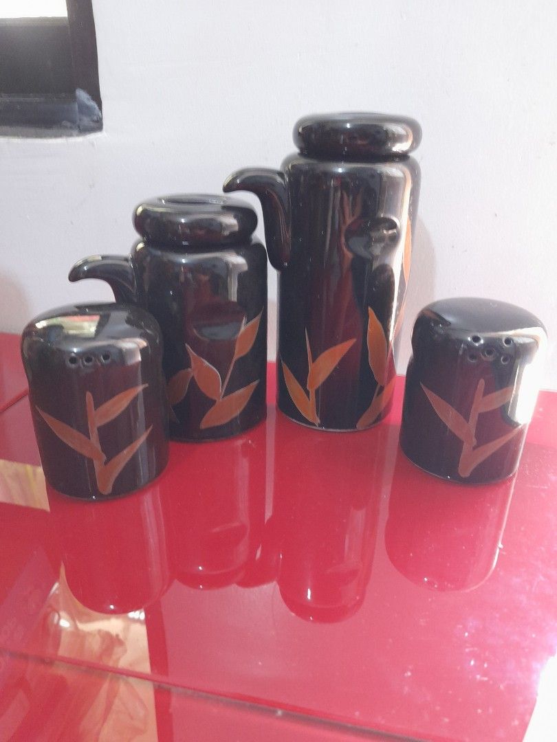 Seasoning Container (Category: Other Kitchenware & Tableware) located in Manila. Submitted by leapmoonlight (Listing ID 1247454982, Image 3). Description: 4pcs container with box Salt and Pepper Shaker, etc..