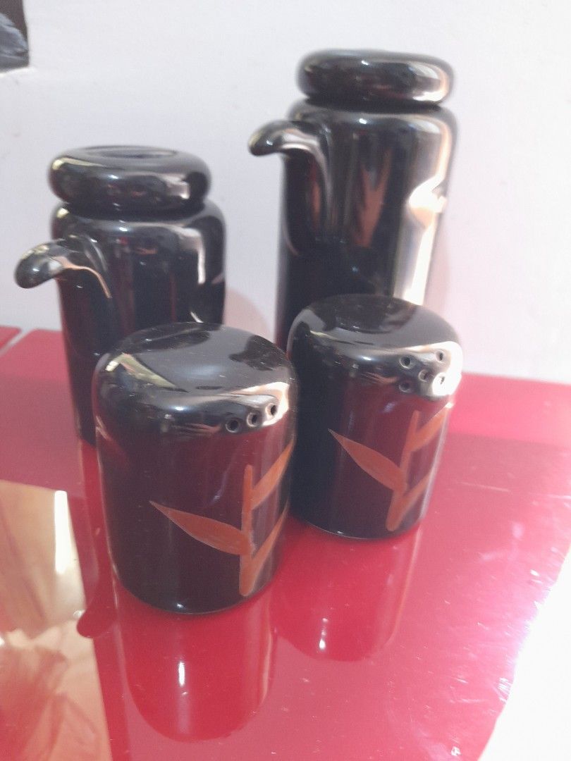 Seasoning Container (Category: Other Kitchenware & Tableware) located in Manila. Submitted by leapmoonlight (Listing ID 1247454982, Image 2). Description: 4pcs container with box Salt and Pepper Shaker, etc..