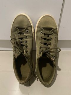 Sepatu Stardivarius Hijau Army