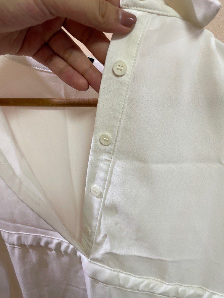 Shein White Button Down Long Sleeve (Category: Longsleeves) located in Quezon City. Submitted by spottedstuff (Listing ID 1247465572, Image 3). Description: .