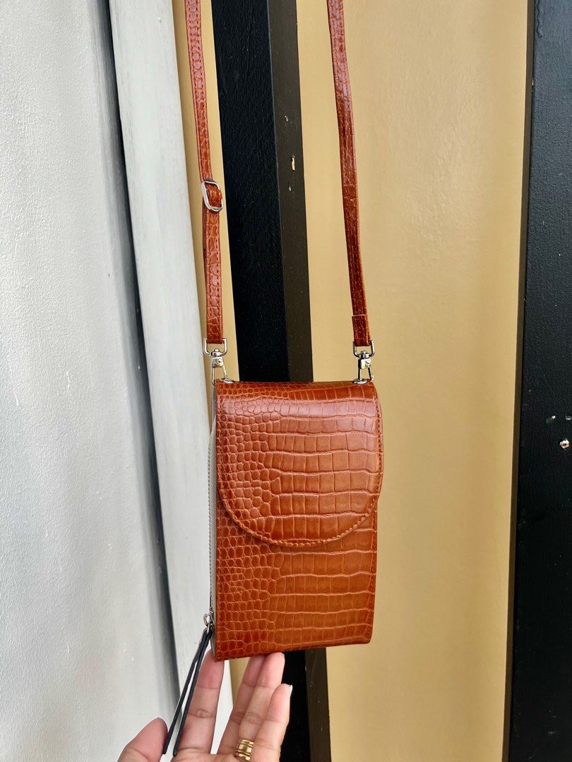 SM sling bag (Category: Cross-body Bags) located in Antipolo. Submitted by d3lbart (Listing ID 1247423949, Image 1). Description: .