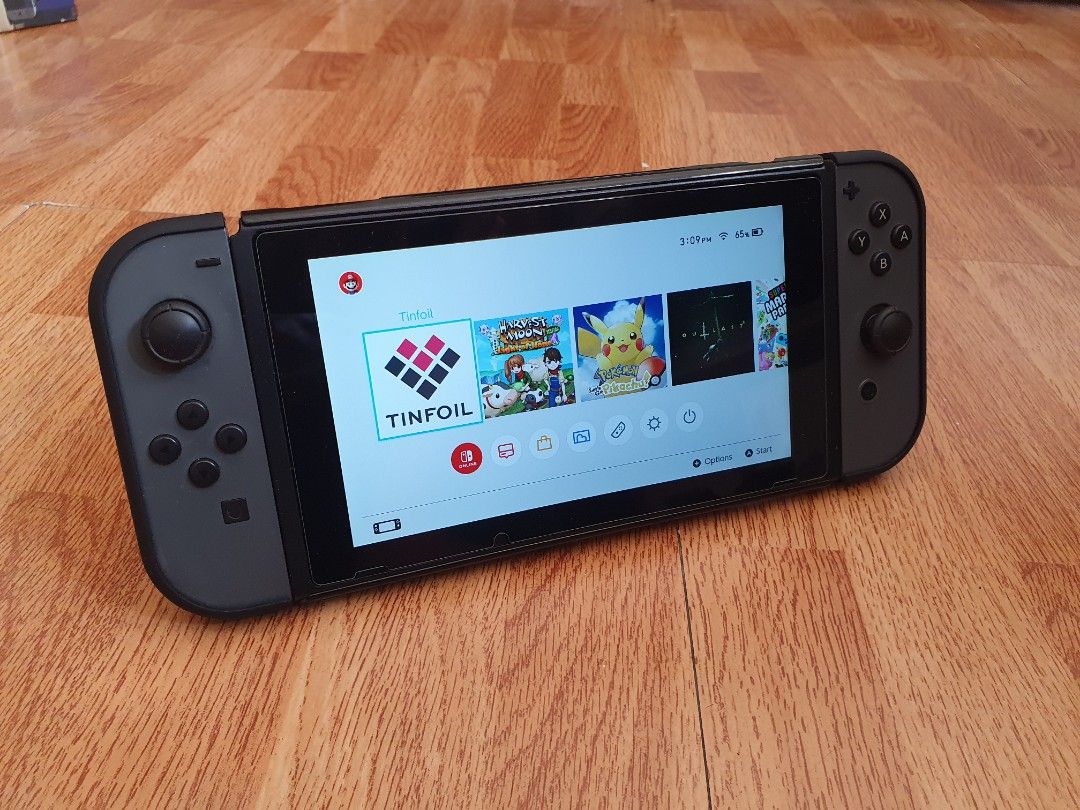 Switch Jb 128gb (Category: Nintendo) located in Manila. Submitted by kiddgamer (Listing ID 1247339707, Image 2). Description: Available Nitendo Switch jb 128gb All inclusions are in the picture. No issues Can be delivered nationwide via lalamove grab or Lbc.