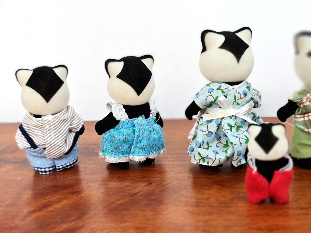 Sylvanian Families Celebration Badger Family