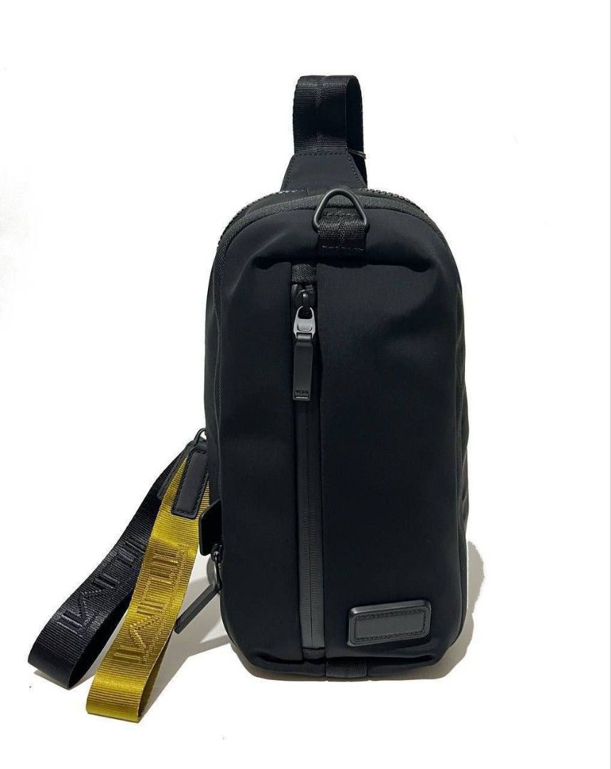 Tas Tumi Lookout Expandable Sling Bag Black on Carousell
