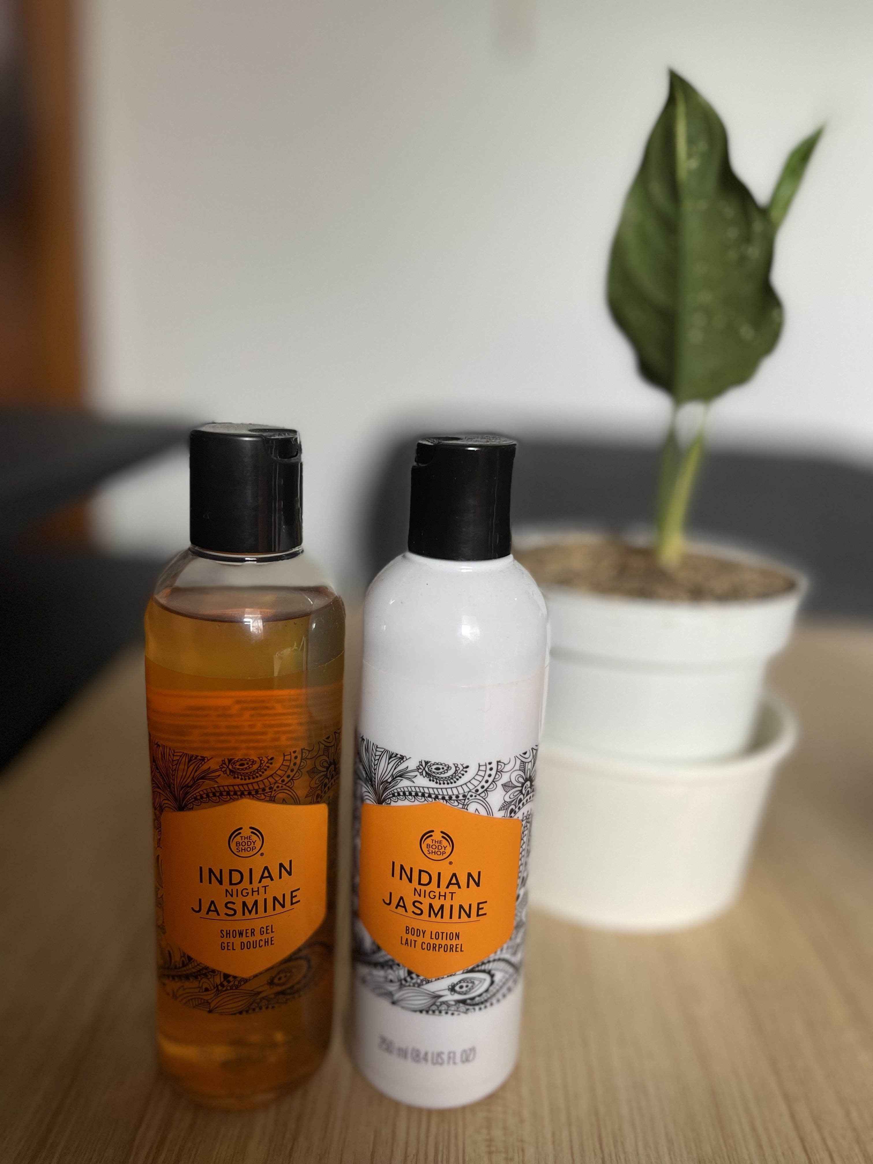 The Body Shop Shower Gel & Body Lotion Indian Night Jasmine, Kesehatan