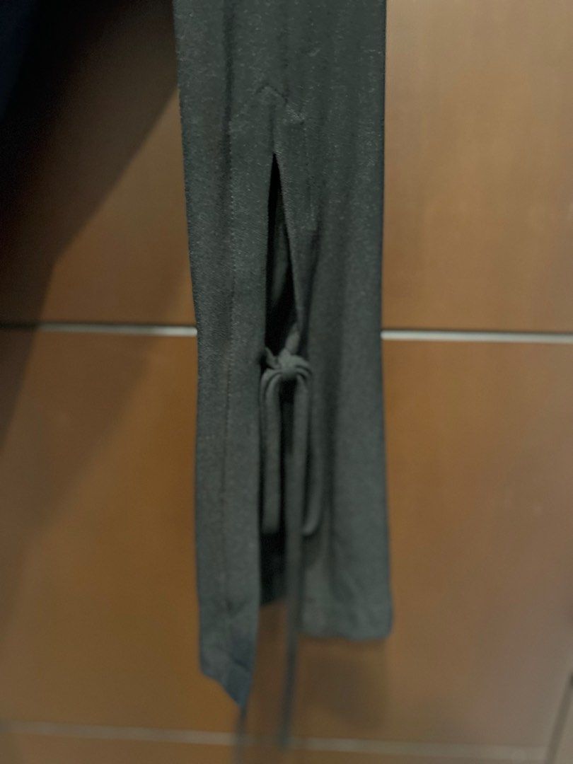The Fifth Label Black Top (Category: Blouses) located in Manila. Submitted by declutteringacct (Listing ID 1247422341, Image 3). Description: Washed but never worn. .