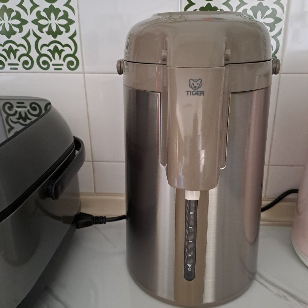 Tiger Hot water dispenser pot, TV & Home Appliances, Kitchen Appliances,  Kettles & Airpots on Carousell