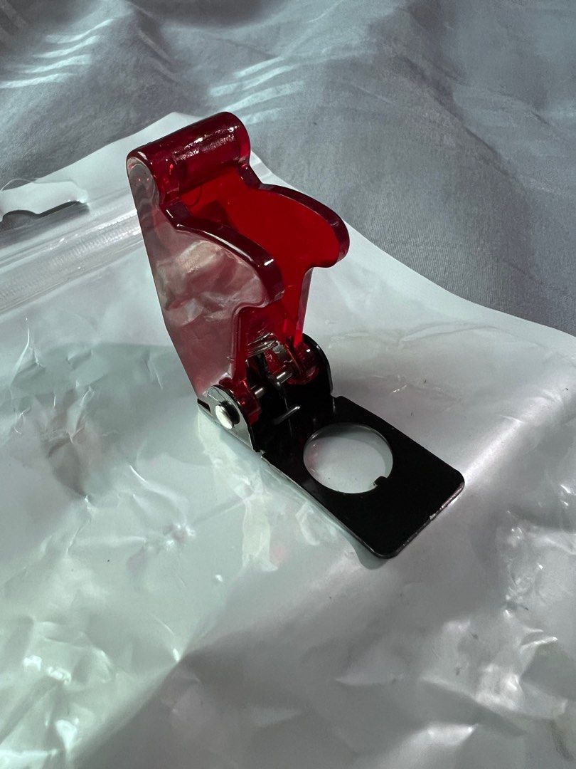 Toggle Switch (Category: Other Accessories) located in Nilai. Submitted by kibot14 (Listing ID 1247343247, Image 3). Description: Toggle switch Brand new, never use.