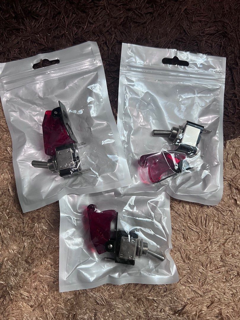 Toggle Switch (Category: Other Accessories) located in Nilai. Submitted by kibot14 (Listing ID 1247343247, Image 1). Description: Toggle switch Brand new, never use.