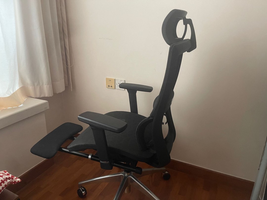 UMD LIFE Office Chair, Furniture & Home Living, Furniture, Chairs on Carousell