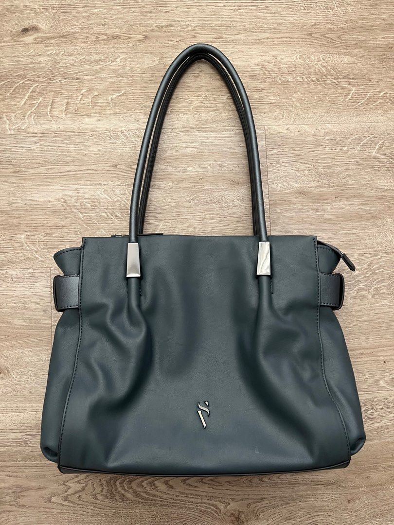 Vera Wang blue shoulder bag Women s Fashion Bags Wallets Shoulder Bags on Carousell