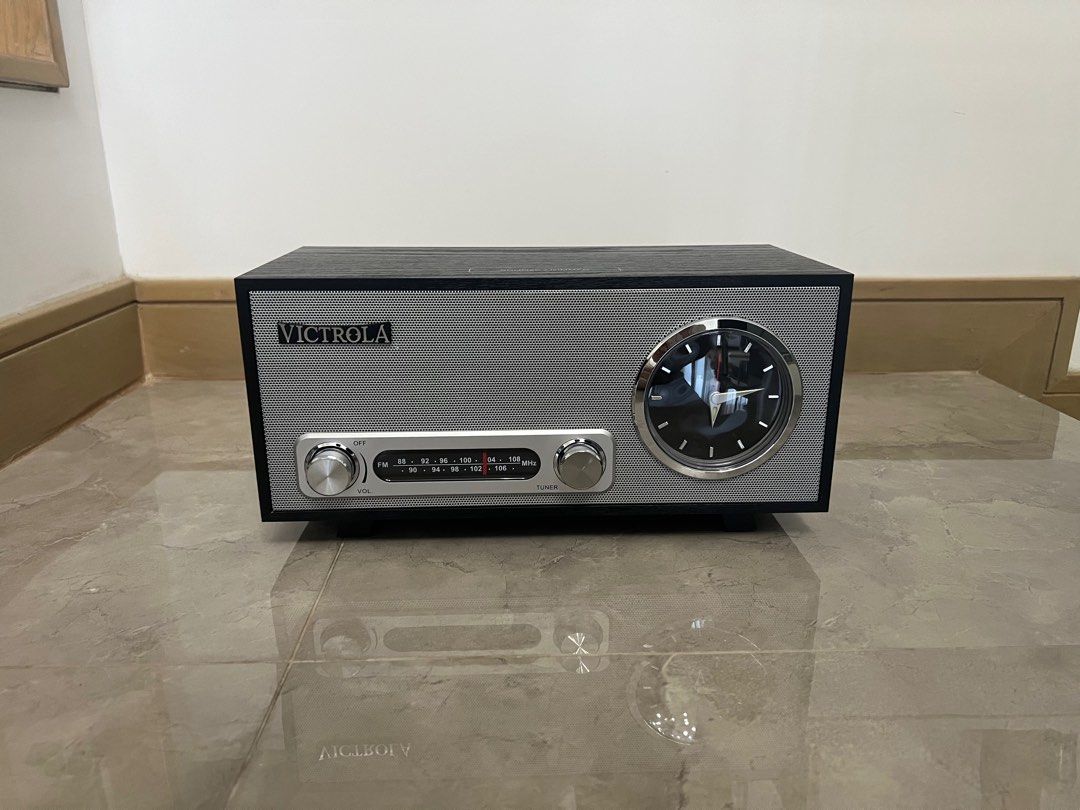 Victrola Bluetooth clock radio, 音響器材, Soundbar、揚聲器、藍牙喇叭、耳擴 Carousell
