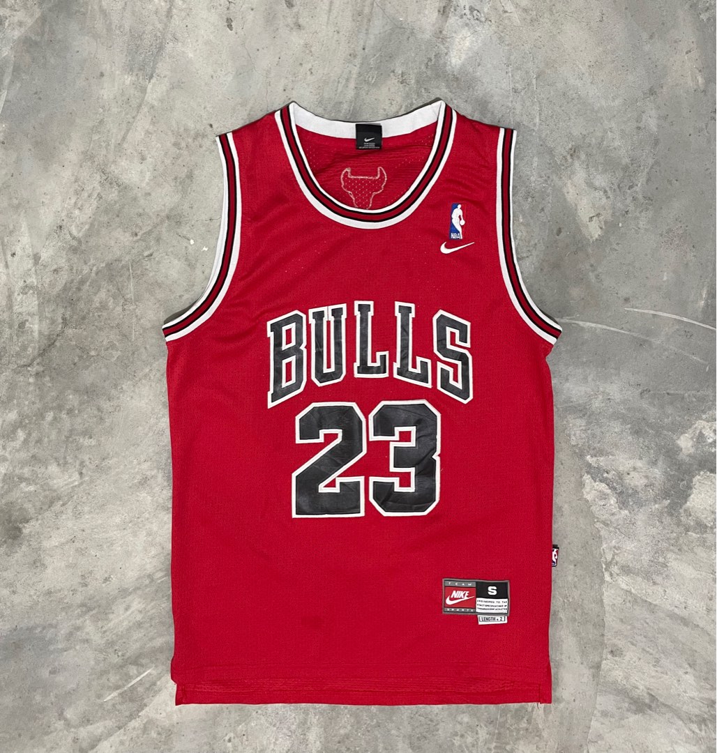 Chicago Bulls Jersey, Men's Fashion, Activewear on Carousell