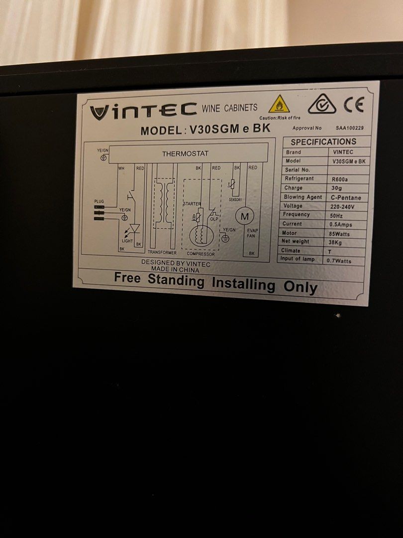 Vintec wine fridge, TV & Home Appliances, Kitchen Appliances, Wine