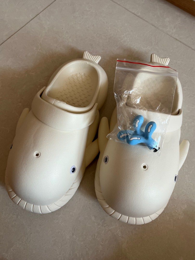 Whale slippers top