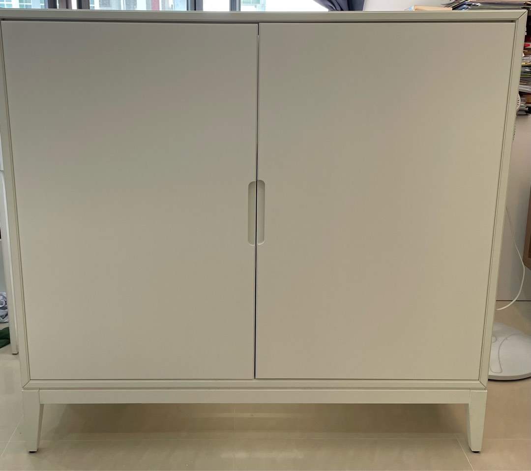 Regissor shop cabinet white
