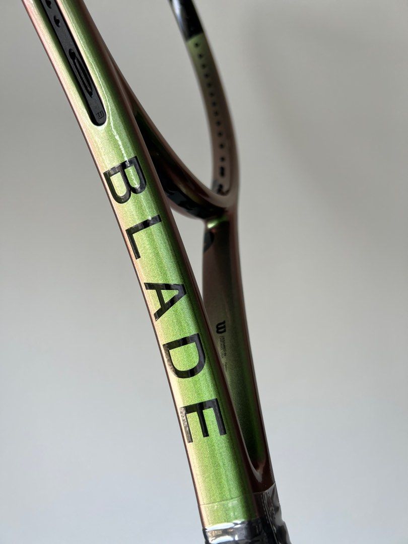 Wilson Blade Pro 4 3/8, Sports Equipment, Sports & Games, Racket & Ball