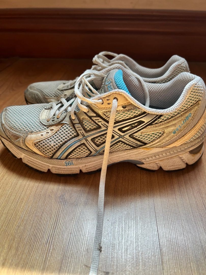Women s authentic ASICS gel running shoes size 8.5 Women s