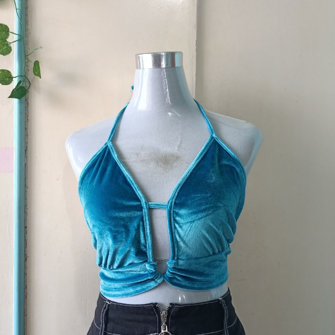 Y2k velvet halter self tie top (Category: Sleeveless) located in Cabanatuan. Submitted by 4zenith (Listing ID 1247378289, Image 3). Description: Free size can fit small to Large (self tie) for reference model's height 5'7 small-semi m body figure.