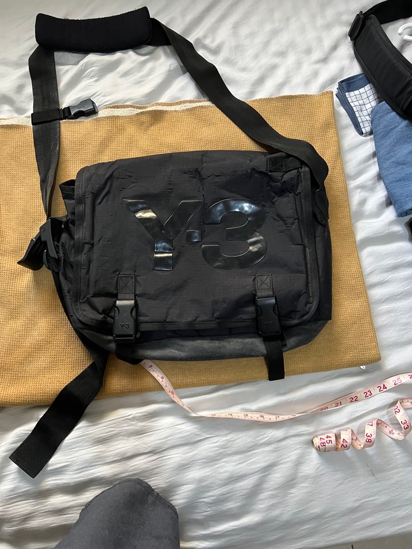 Y3 shop messenger bag