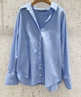 Zara 淺藍寬鬆V領襯衫