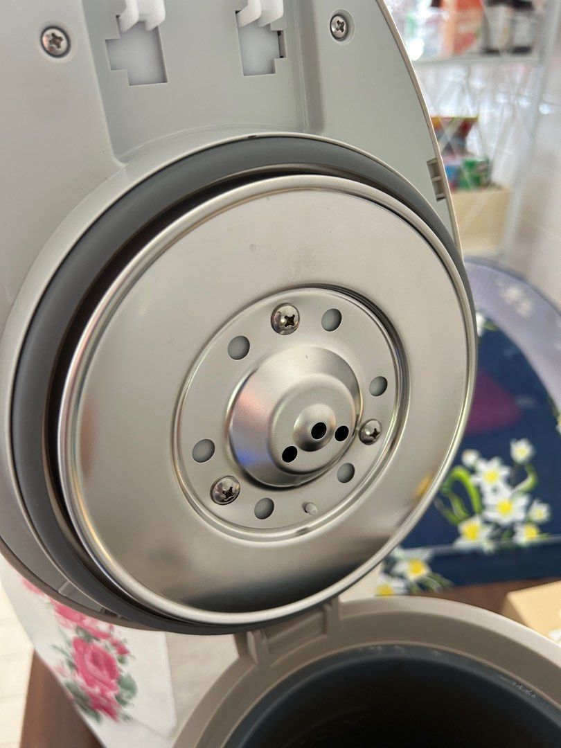 Zojirushi Hot water flask, TV & Home Appliances, Kitchen Appliances