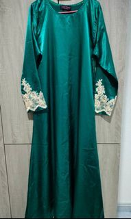 Zuzas Dotes Jubah Satin Kembang in Emerald Green with Nude Lace