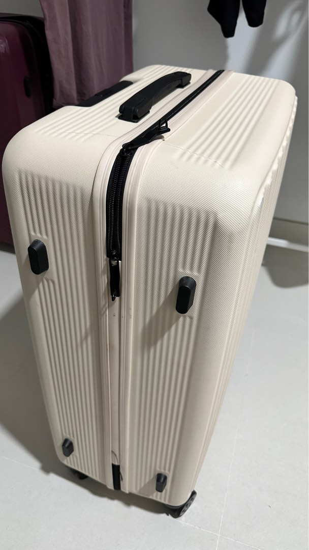 27 inch luggage for sale, Hobbies & Toys, Travel, Luggage on Carousell